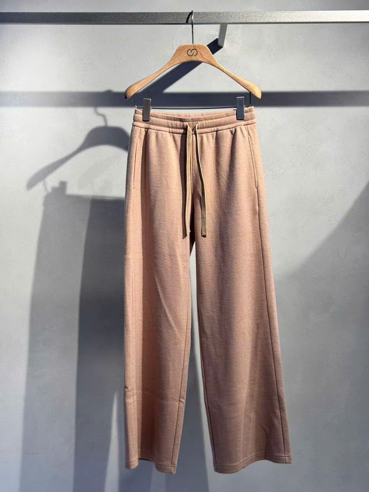  Bộ áo khoác và quần màu nude cạp chun - Logo trắng set 