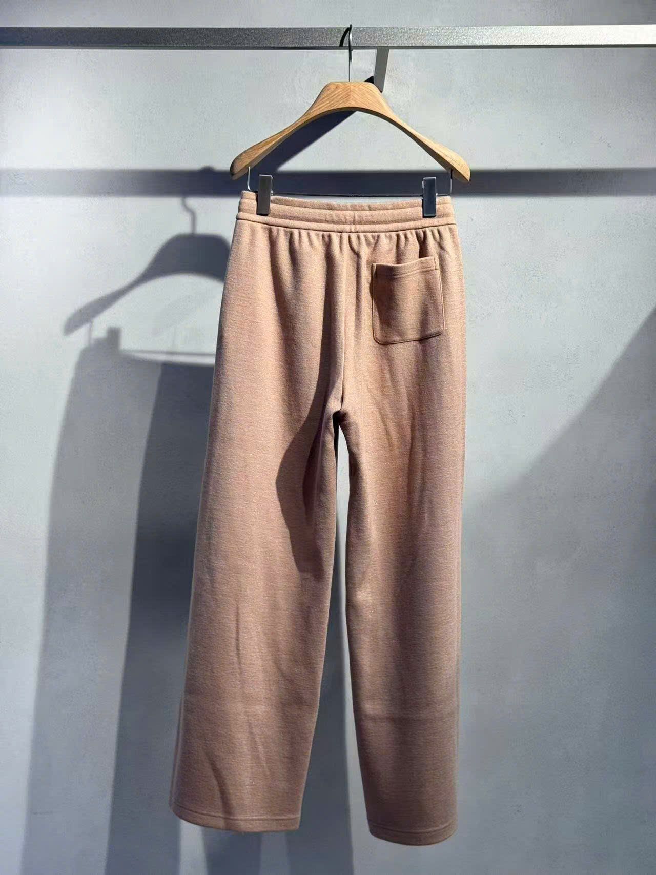  Quần nỉ dài màu nude, túi hậu SET 