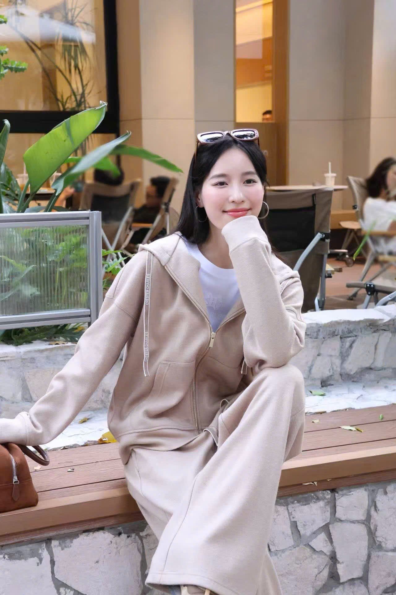  Bộ áo khoác và quần màu nude cạp chun - Logo trắng set 