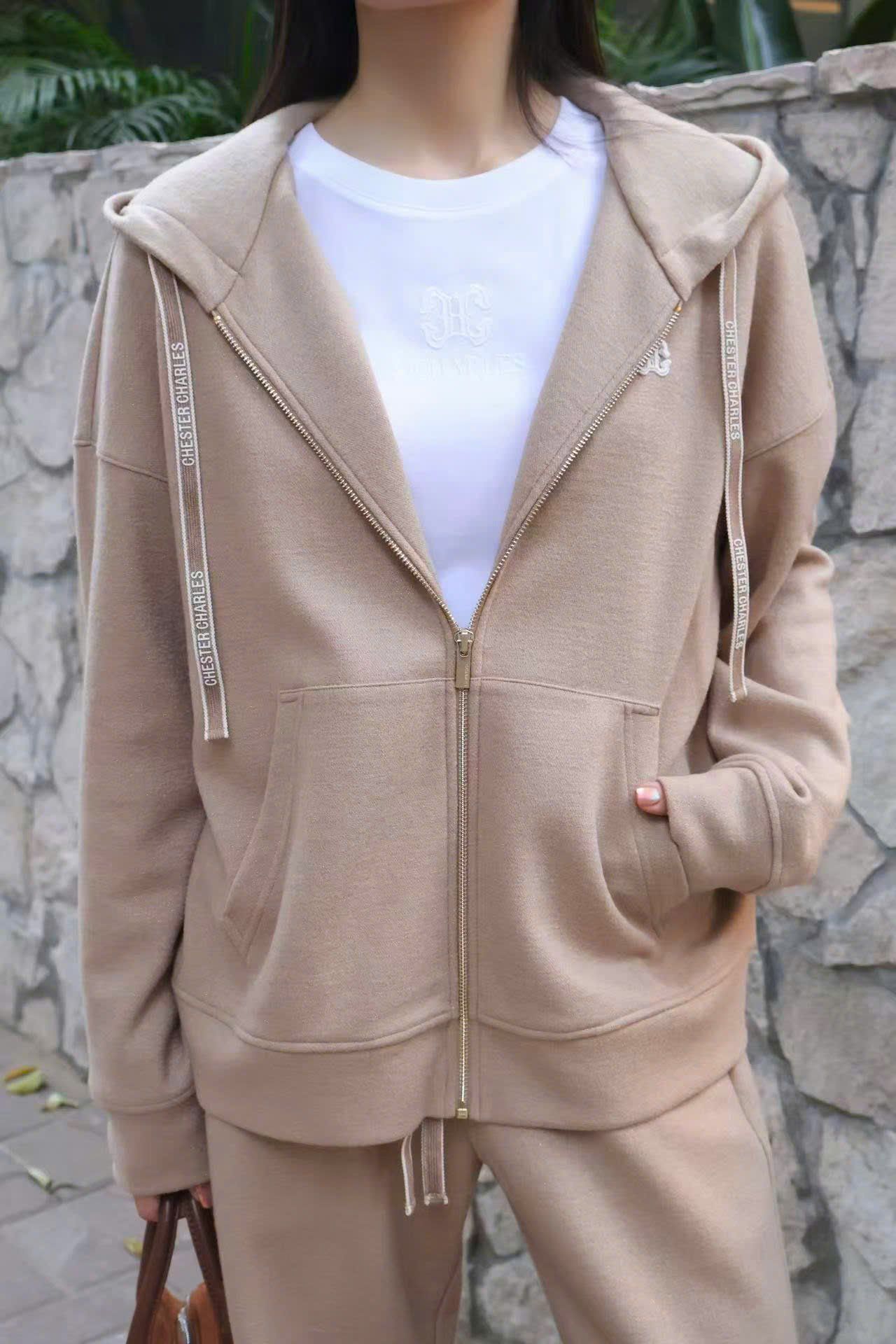  Áo khoác màu nude, Logo trắng SET 