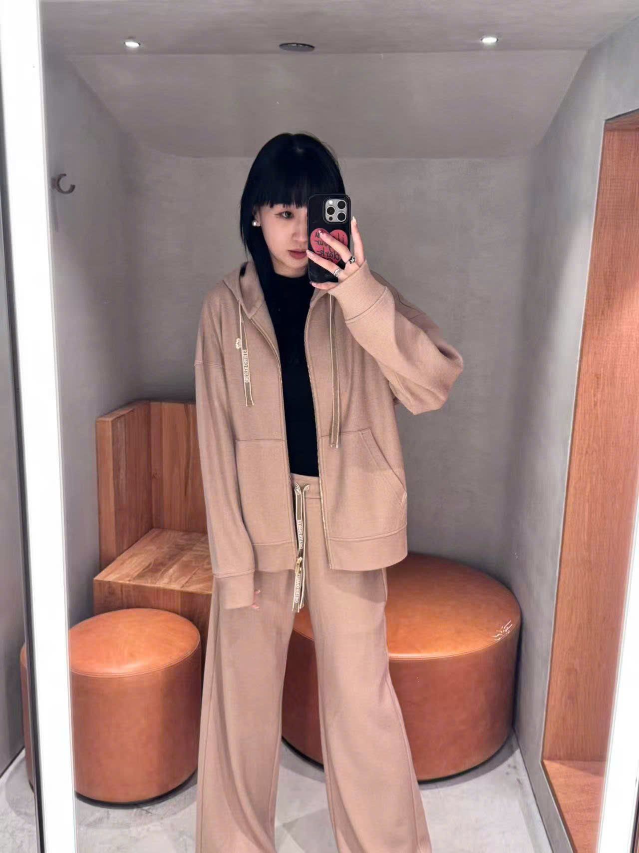  Quần nỉ dài màu nude, túi hậu SET 