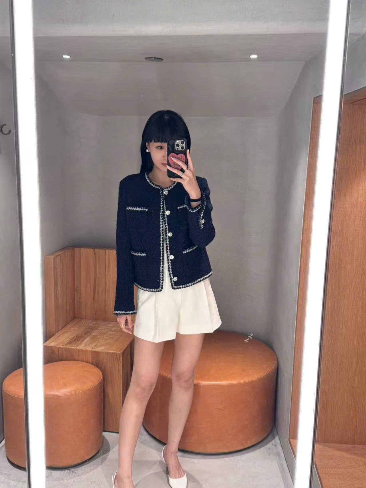  3. Áo Tweed Xanh navy viền trắng 