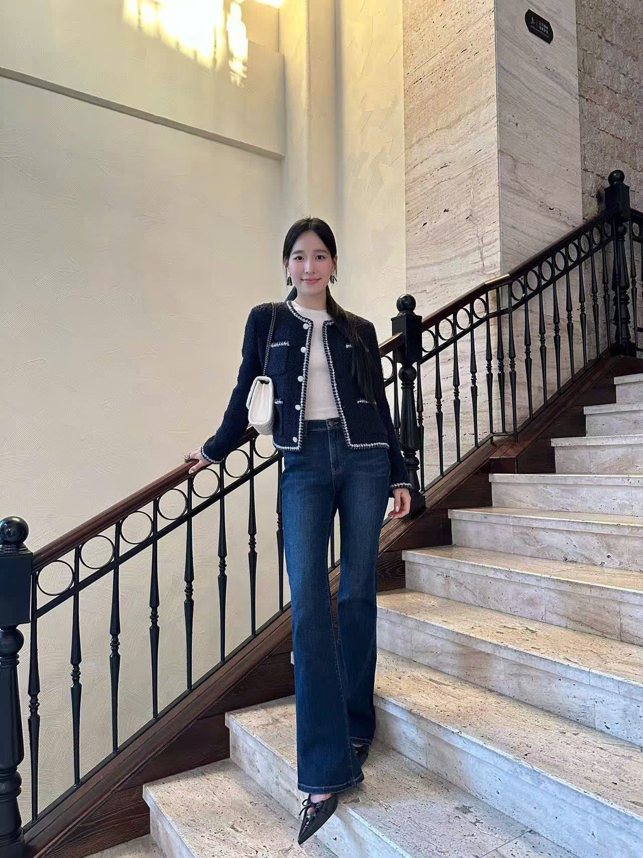  3. Áo Tweed Xanh navy viền trắng 