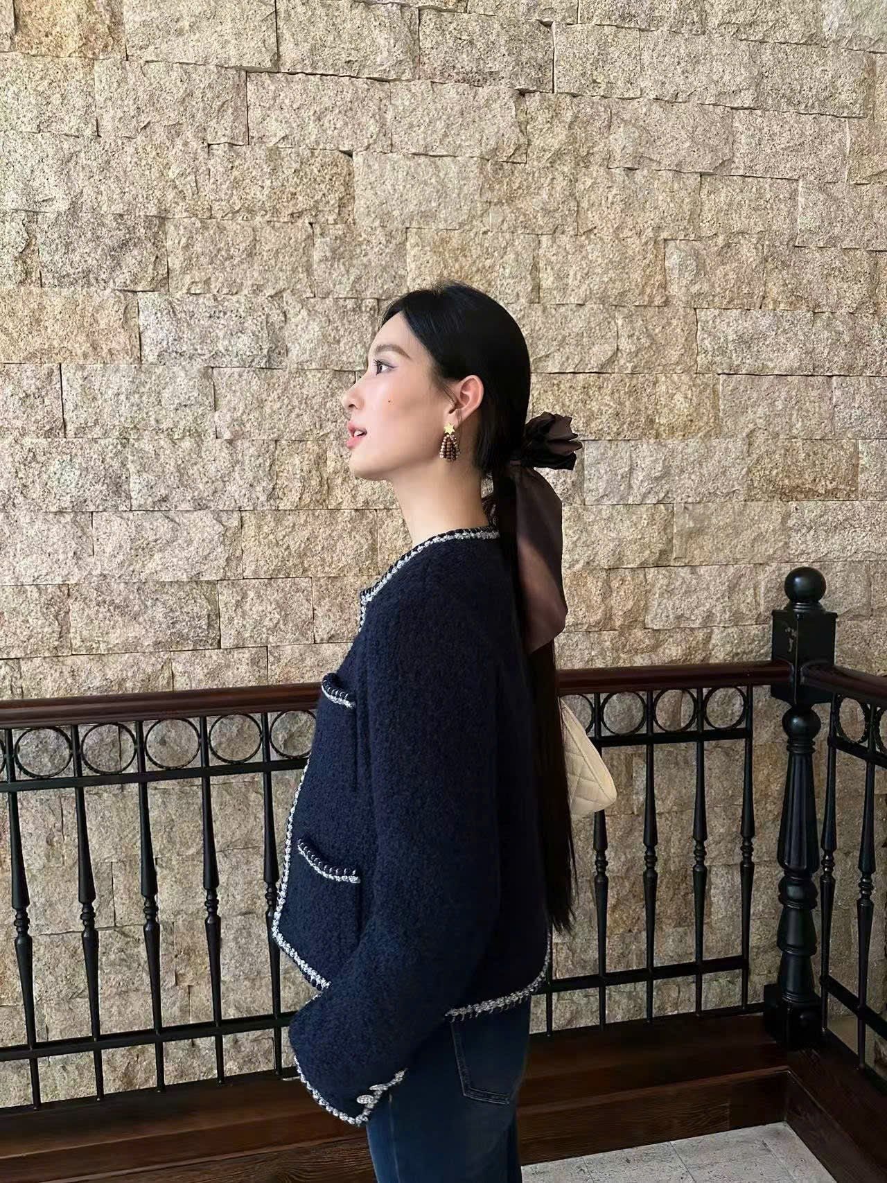  3. Áo Tweed Xanh navy viền trắng 