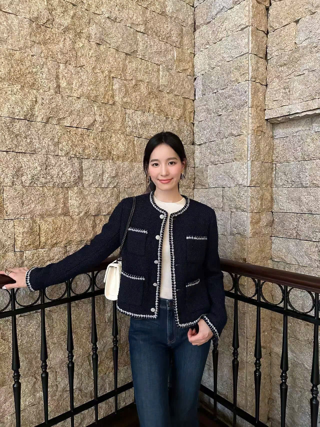  3. Áo Tweed Xanh navy viền trắng 