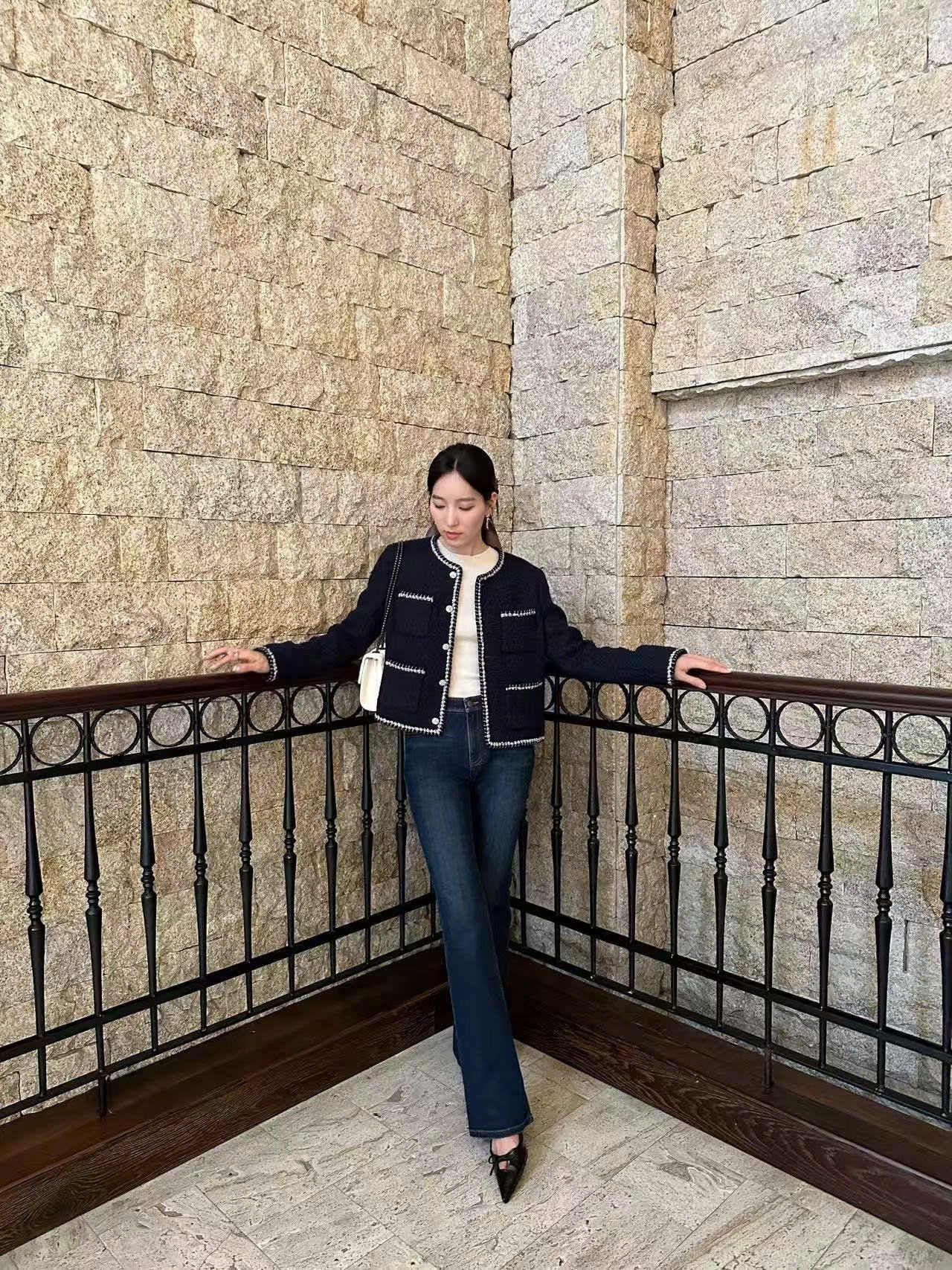  3. Áo Tweed Xanh navy viền trắng 