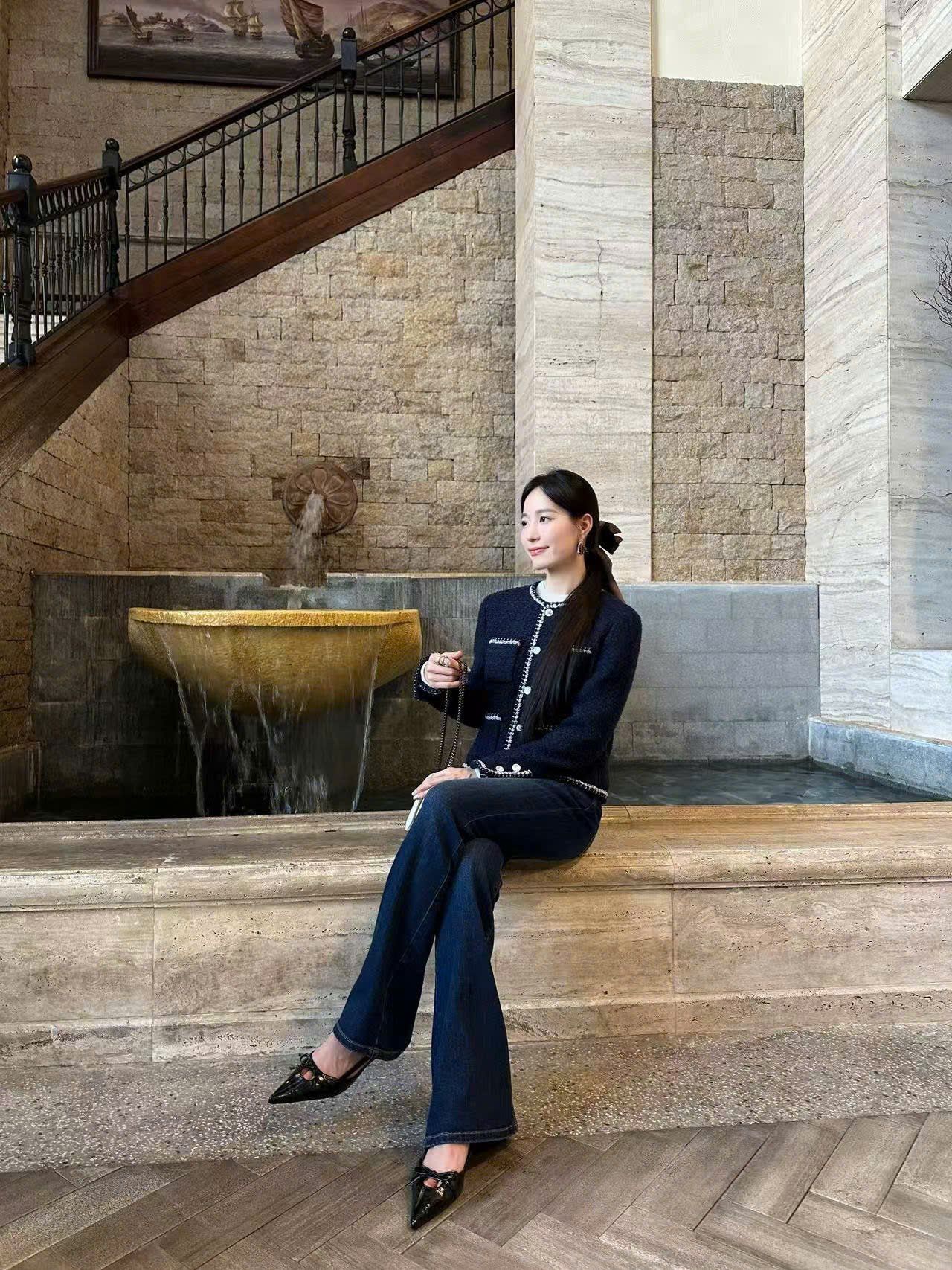  3. Áo Tweed Xanh navy viền trắng 