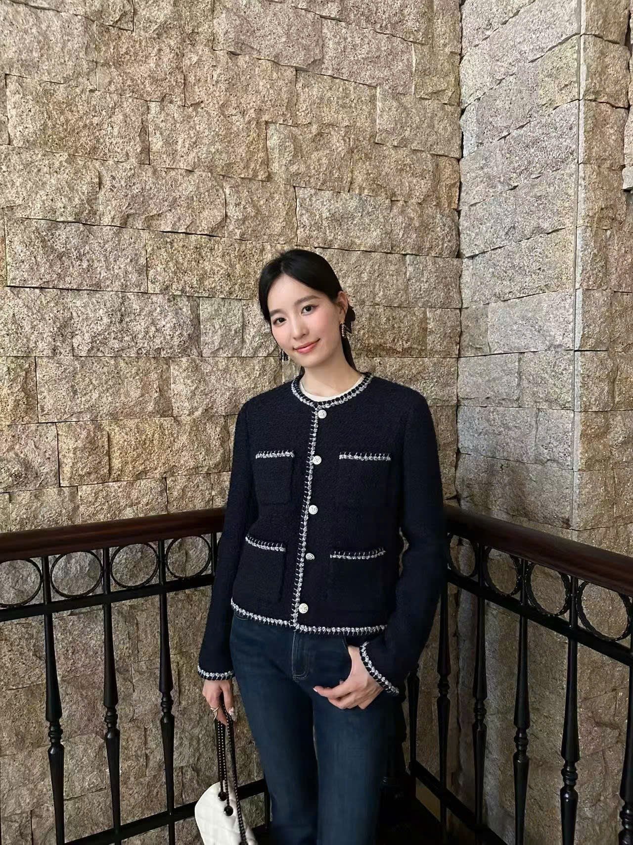  3. Áo Tweed Xanh navy viền trắng 