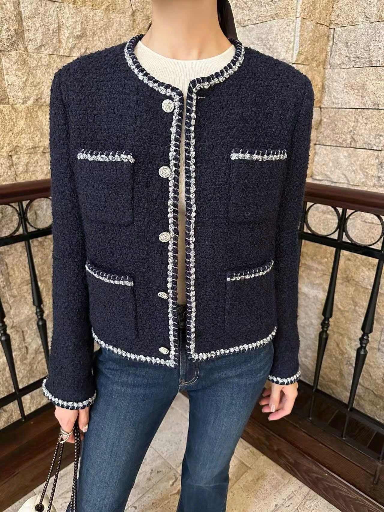  3. Áo Tweed Xanh navy viền trắng 