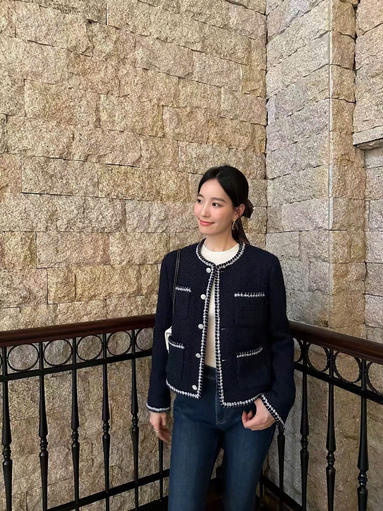  3. Áo Tweed Xanh navy viền trắng 