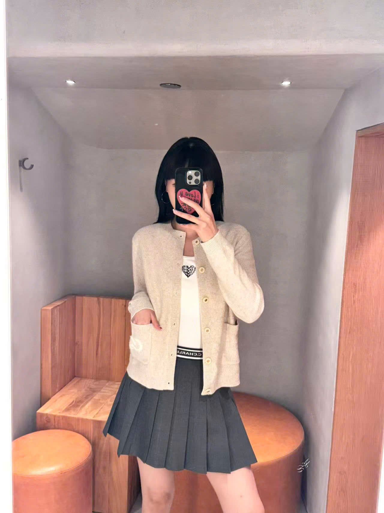  Áo CDG màu kem logo tròn túi 1 bên 