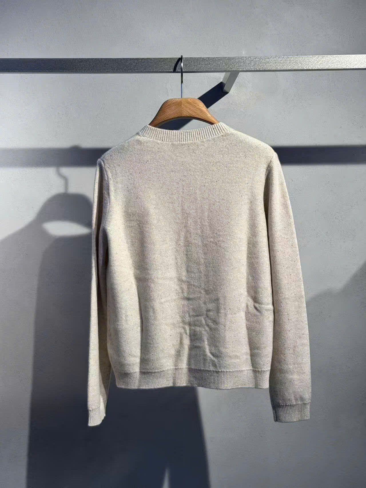  Áo CDG màu kem logo tròn túi 1 bên 