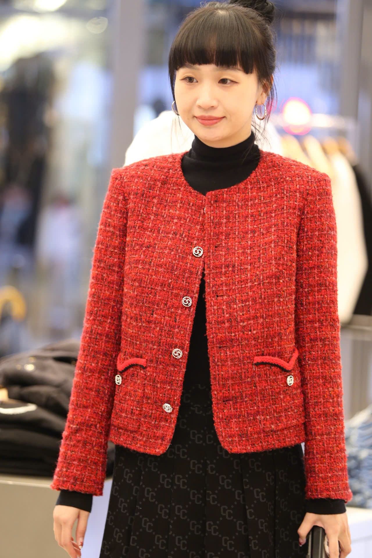  Áo Twed đỏ - logo 2 túi V 