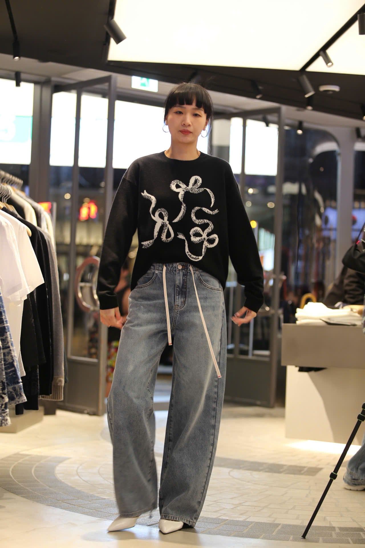  Áo len đen họa tiết 3 nơ trắng 