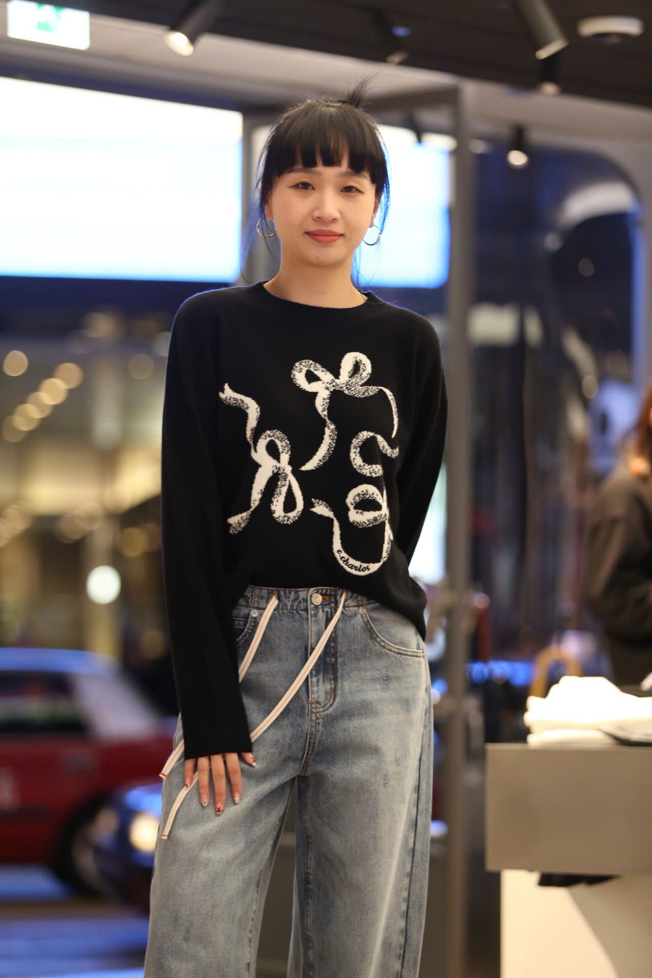  Áo len đen họa tiết 3 nơ trắng 