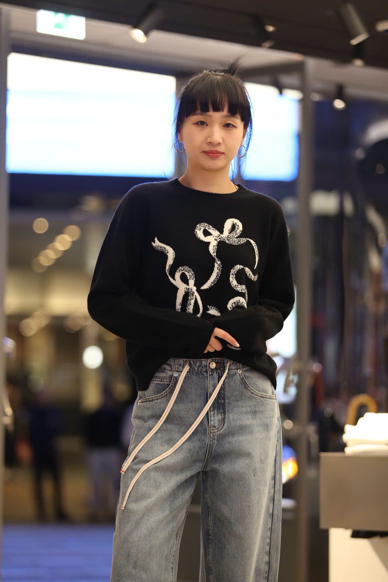  Áo len đen họa tiết 3 nơ trắng 