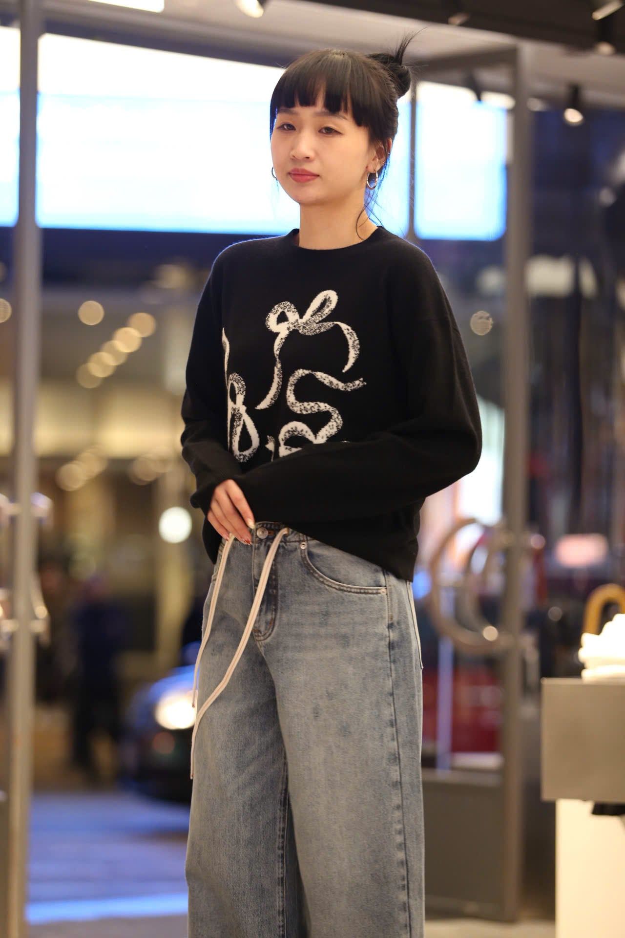  Áo len đen họa tiết 3 nơ trắng 