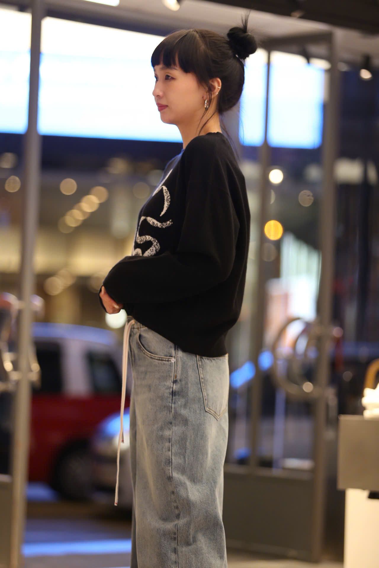  Áo len đen họa tiết 3 nơ trắng 