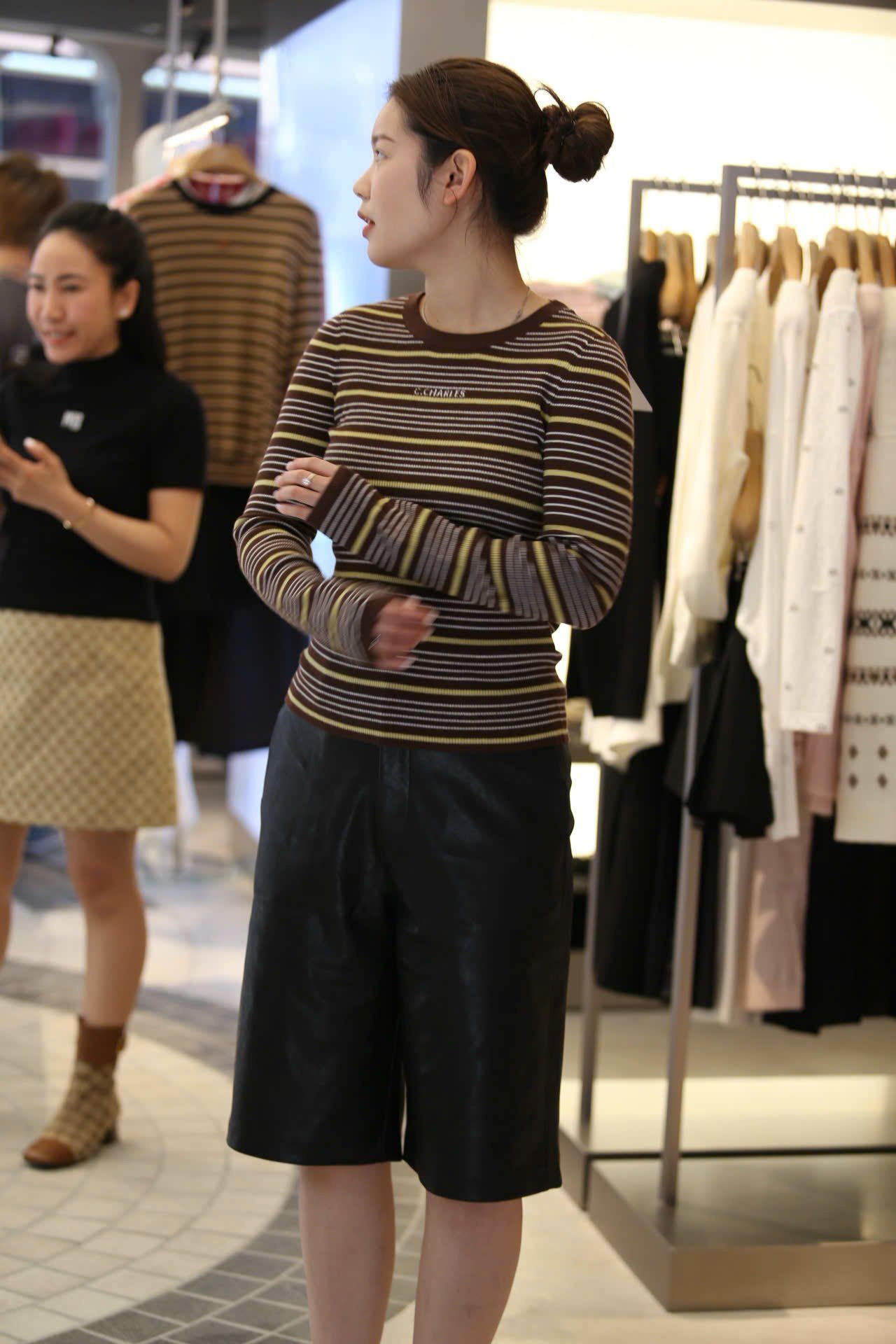  Áo thun dài tay kẻ vàng nâu 