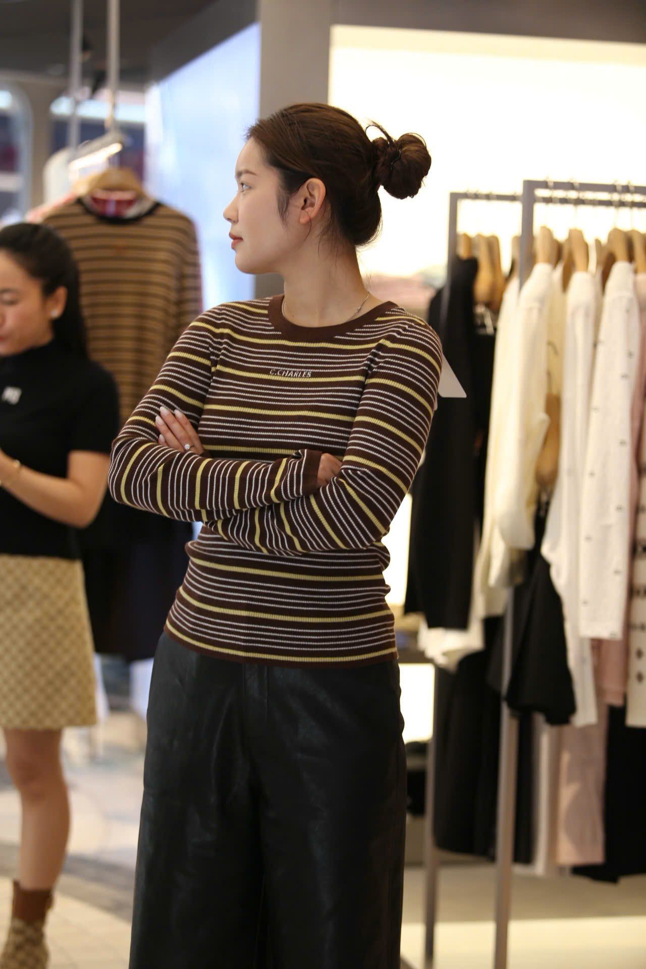  Áo thun dài tay kẻ vàng nâu 