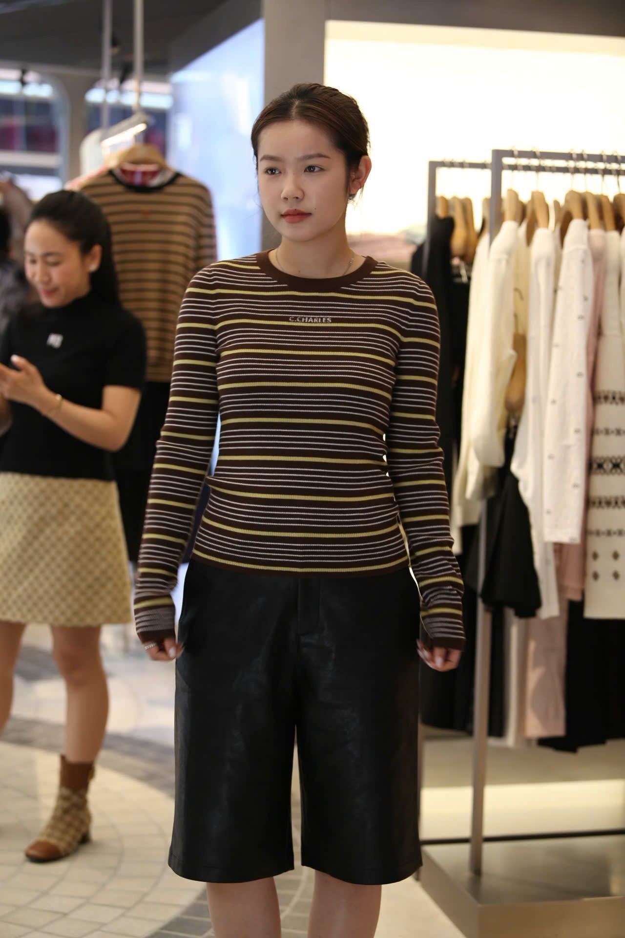  Áo thun dài tay kẻ vàng nâu 