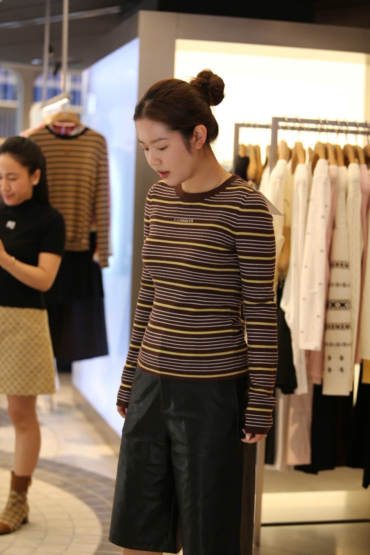  Áo thun dài tay kẻ vàng nâu 