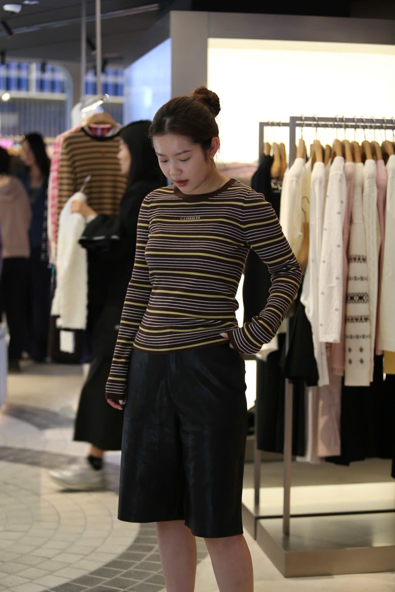  Áo thun dài tay kẻ vàng nâu 