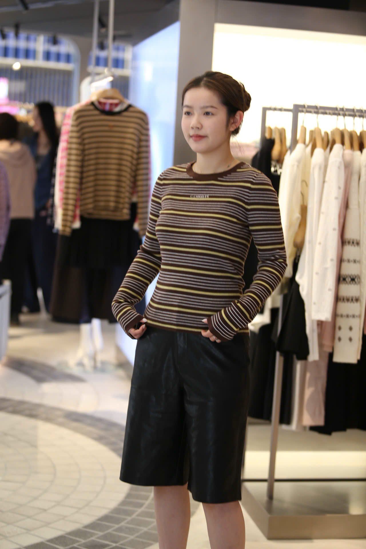  Áo thun dài tay kẻ vàng nâu 