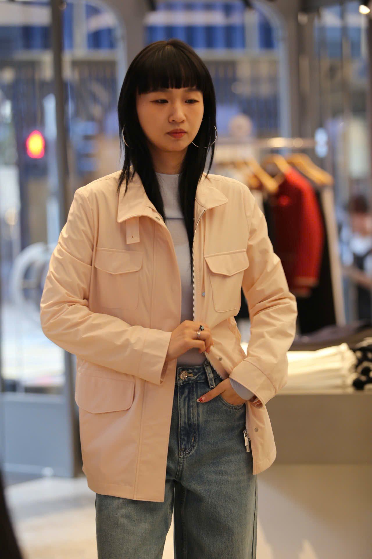  Áo khoác gió hồng phấn 4 túi hộp 