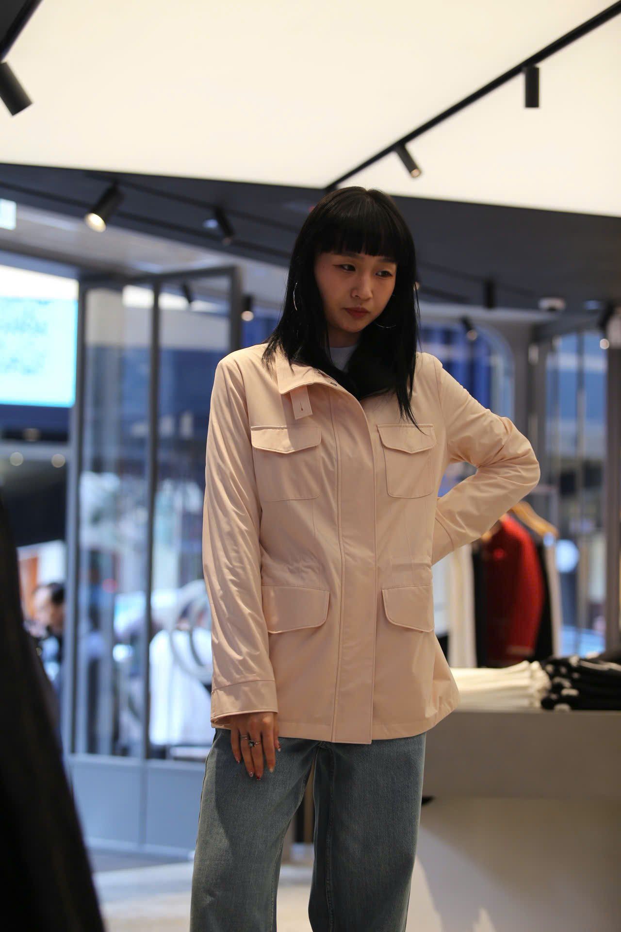  Áo khoác gió hồng phấn 4 túi hộp 