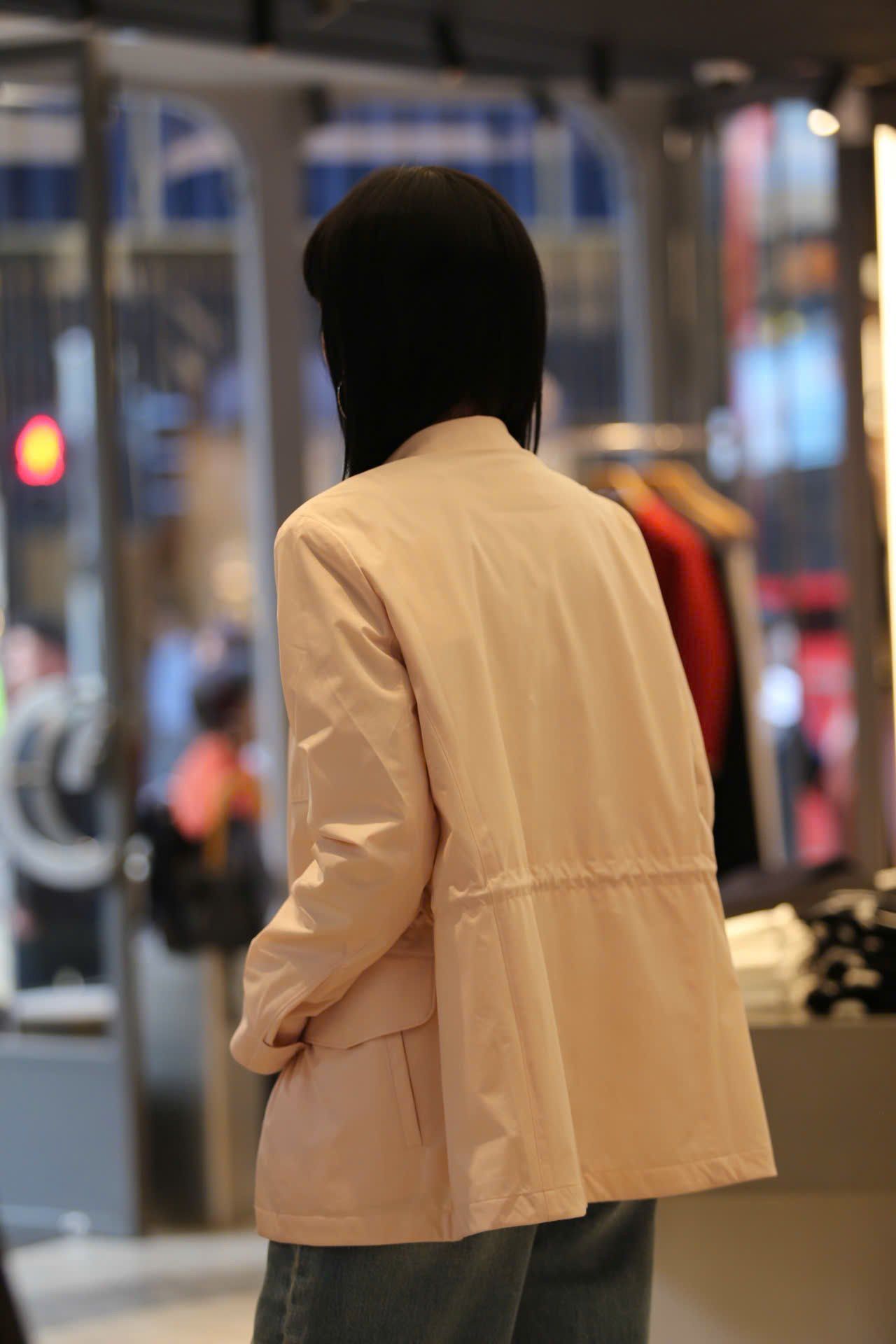  Áo khoác gió hồng phấn 4 túi hộp 