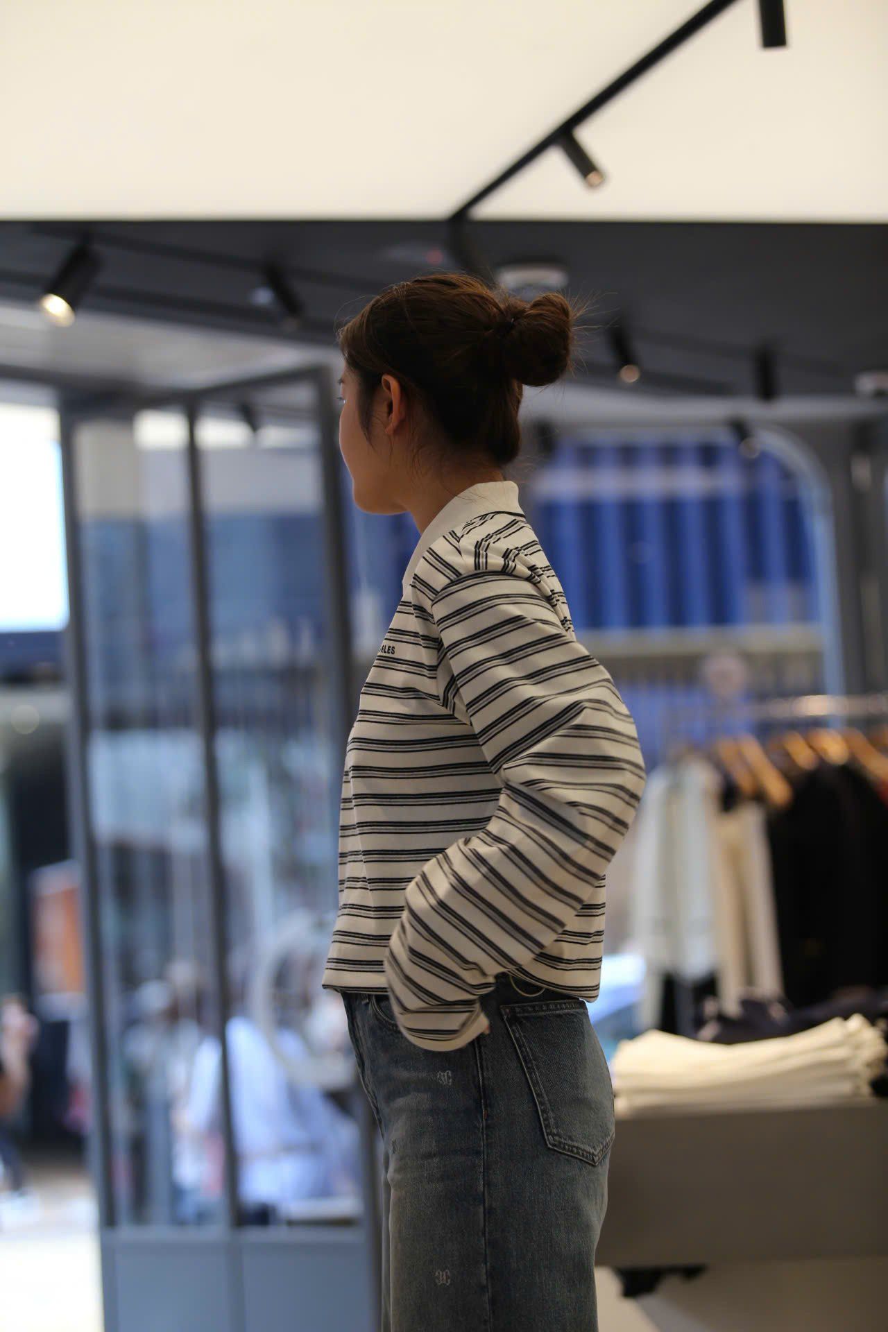  Áo polo cổ trắng, kẻ đen dài tay 