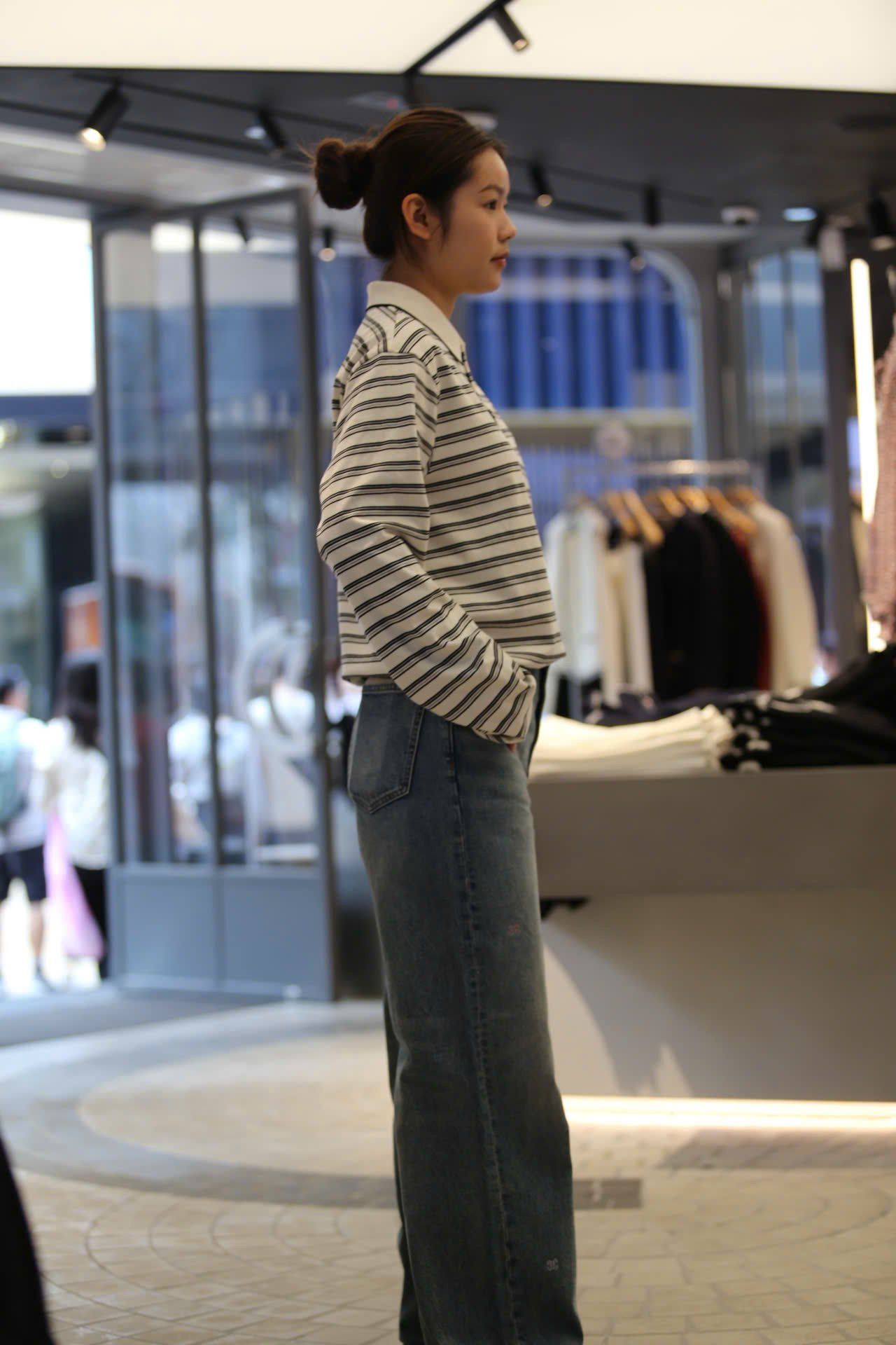  Áo polo cổ trắng, kẻ đen dài tay 