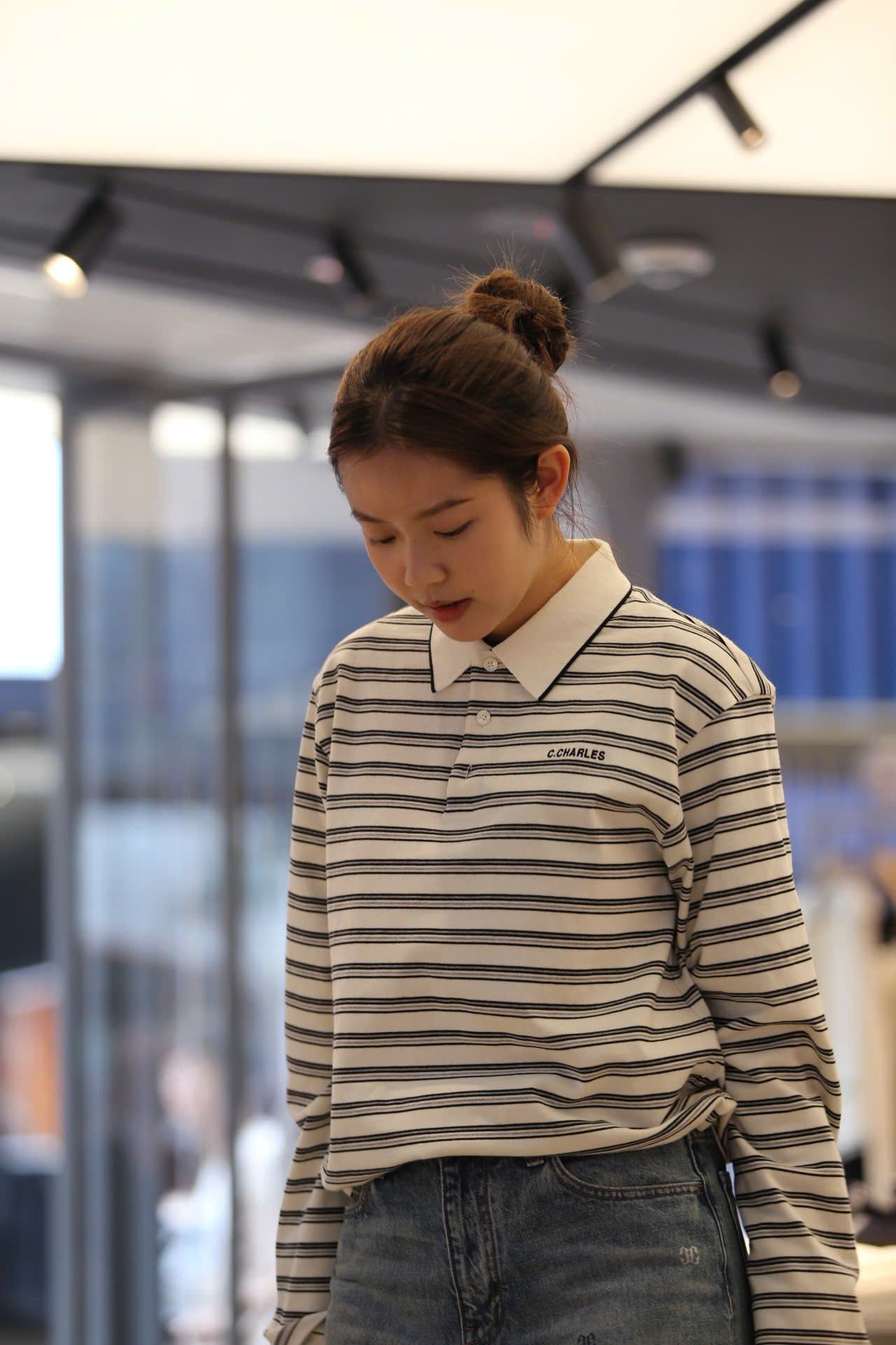  Áo polo cổ trắng, kẻ đen dài tay 