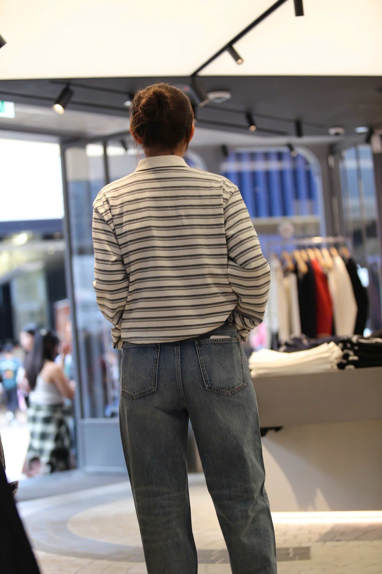  Áo polo cổ trắng, kẻ đen dài tay 