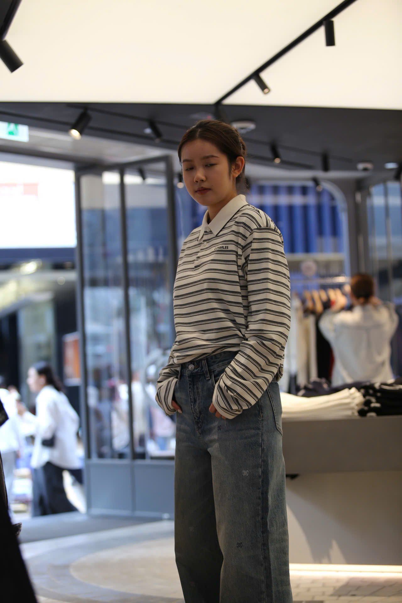  Áo polo cổ trắng, kẻ đen dài tay 