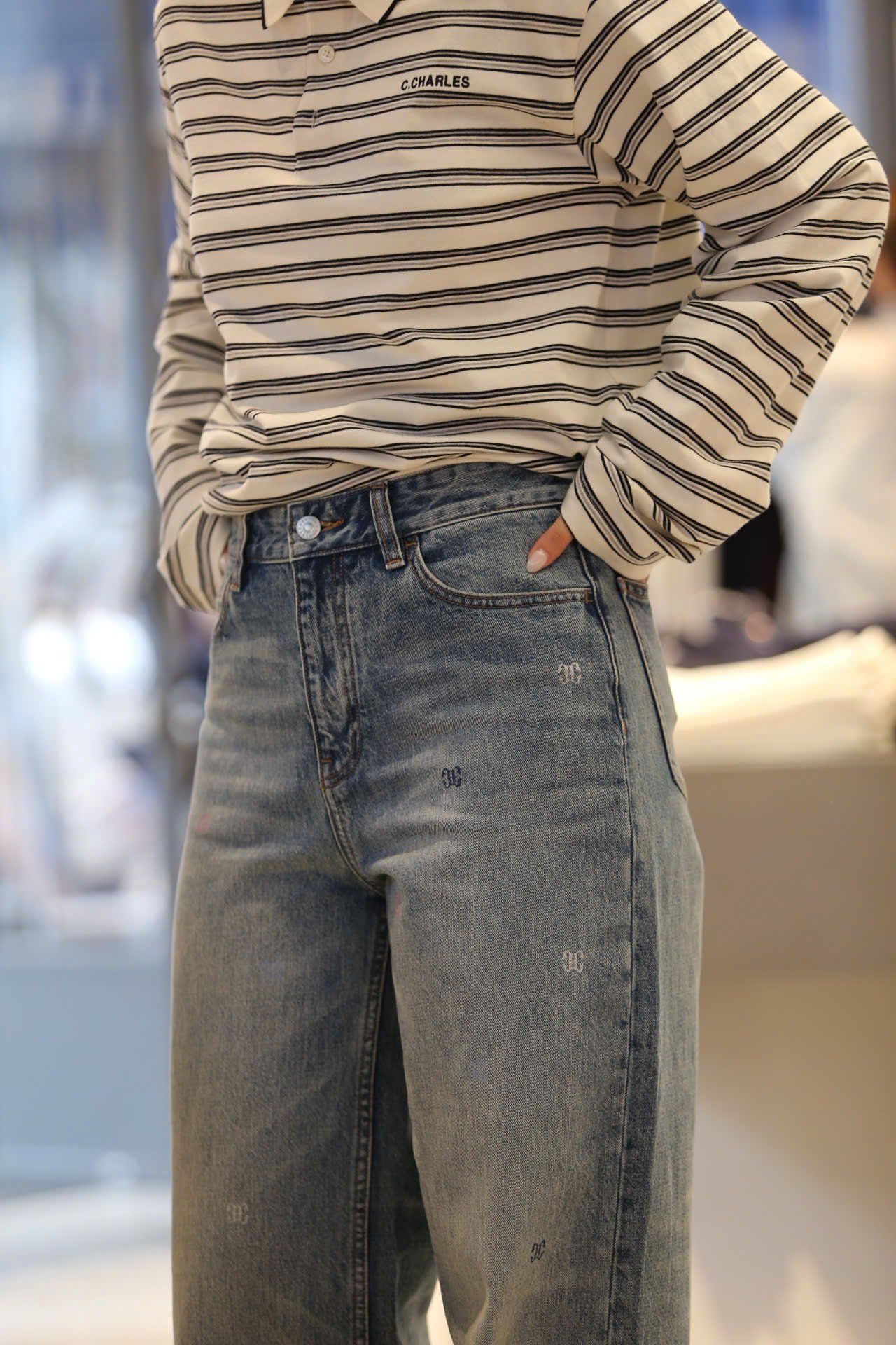  Áo polo cổ trắng, kẻ đen dài tay 