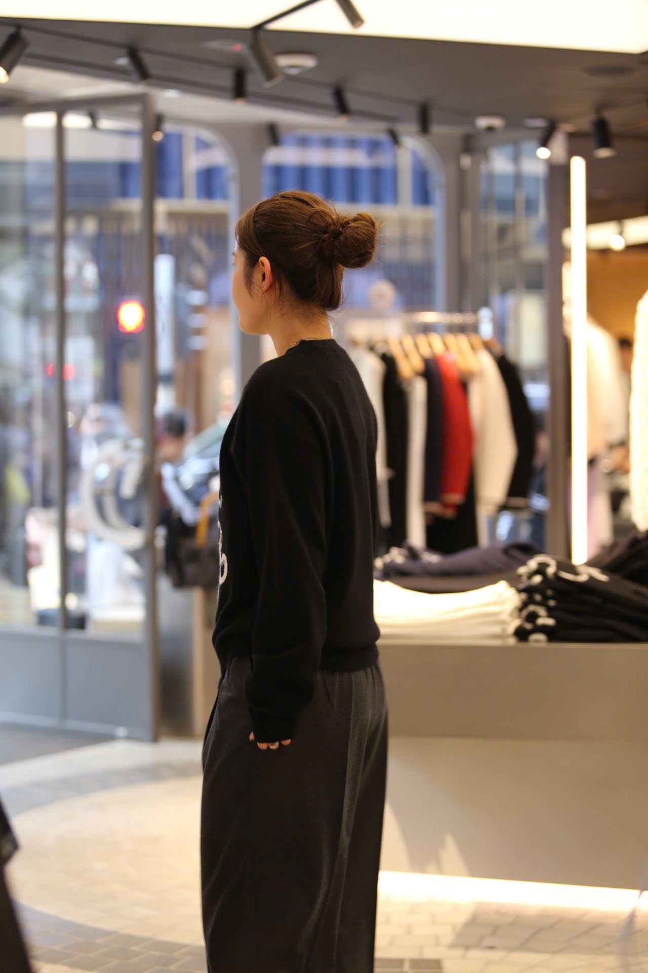  Áo len đen họa tiết 3 nơ trắng 