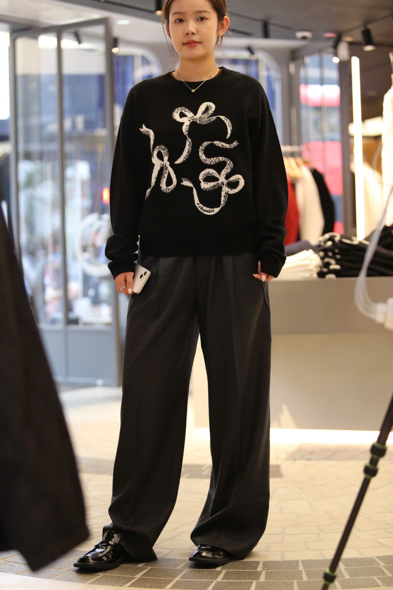  Áo len đen họa tiết 3 nơ trắng 