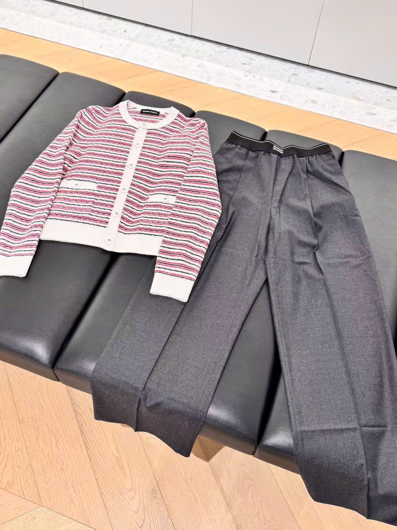  Áo CDG trẳng kẻ đỏ viền trắng 