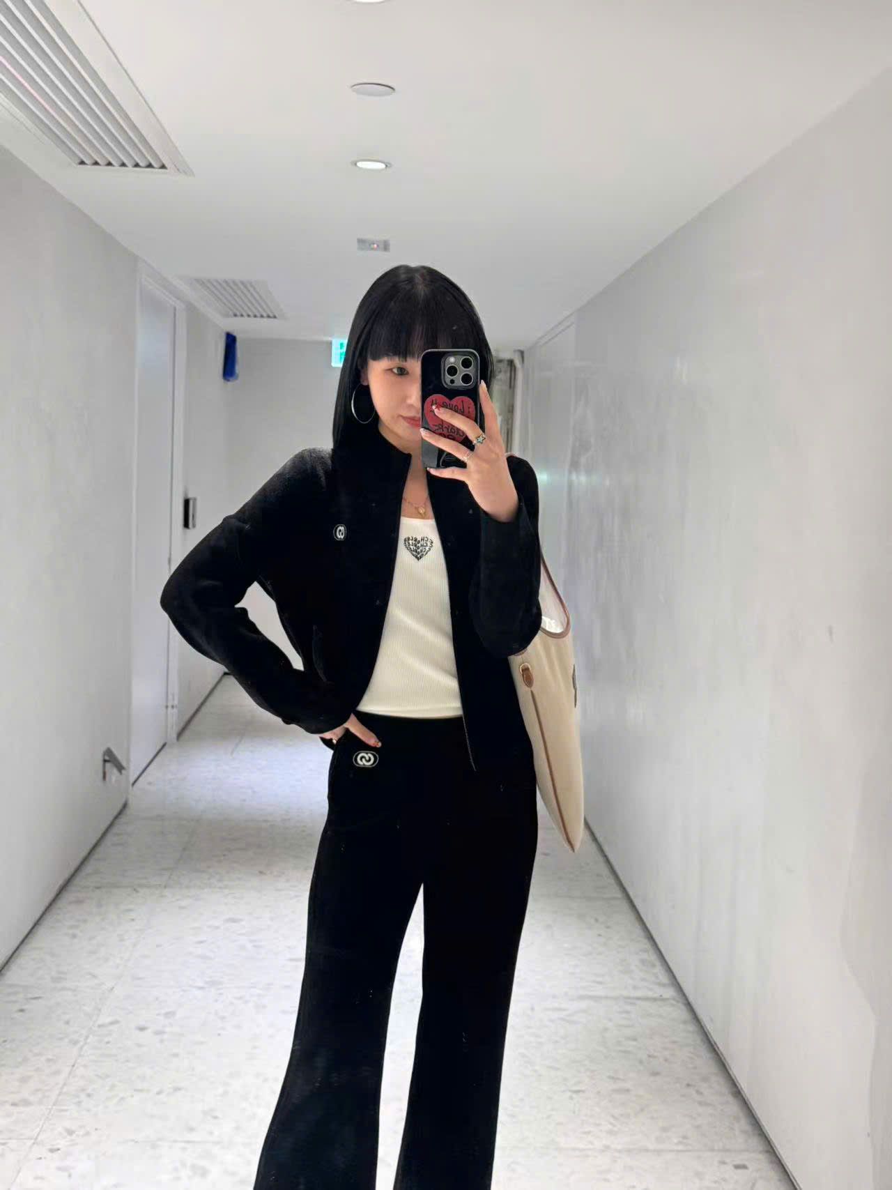  Bộ Áo khoác nhung& quần nhung đen xốp, logo trắng 1 bên (SET) 