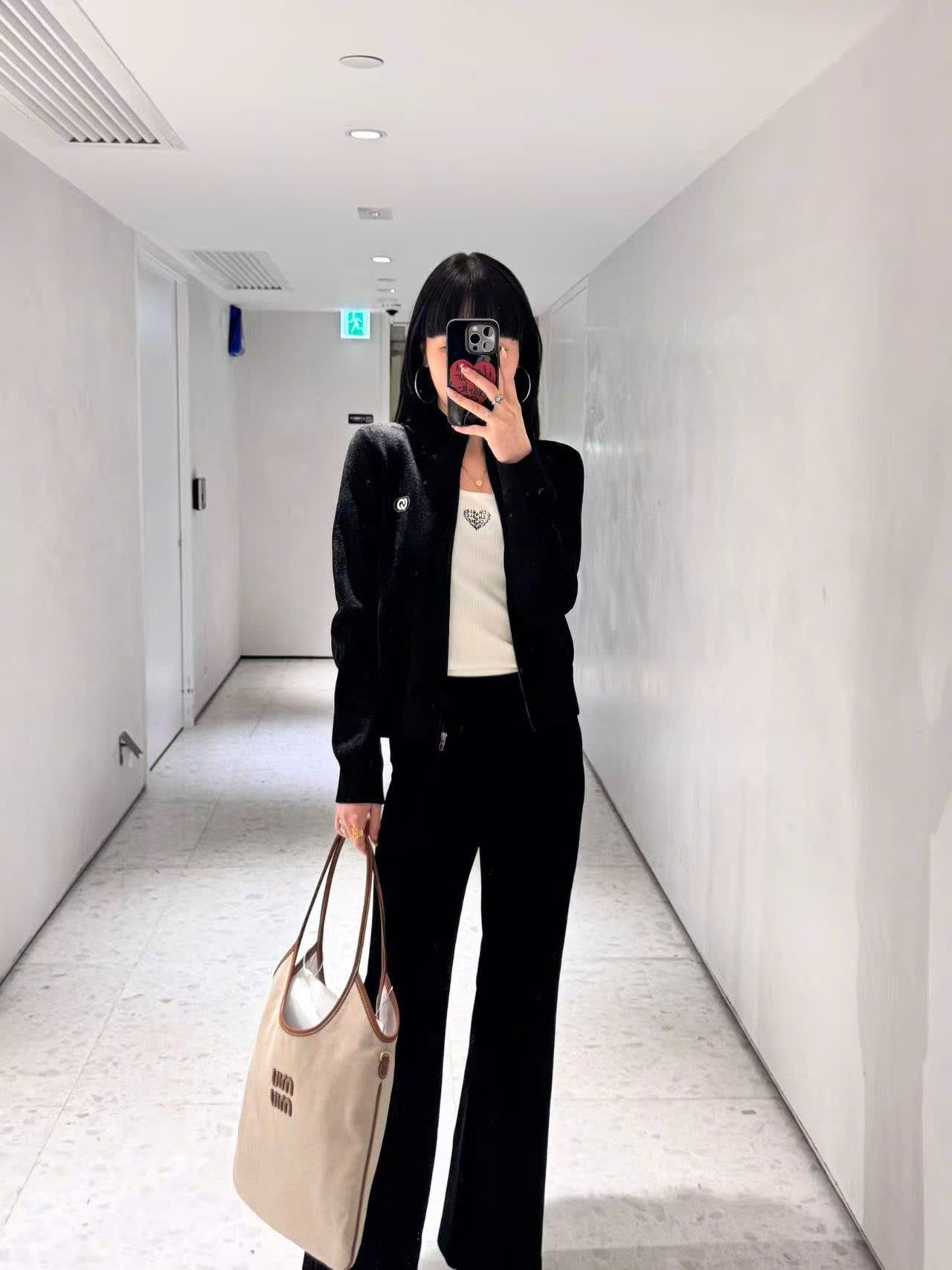  Bộ Áo khoác nhung& quần nhung đen xốp, logo trắng 1 bên (SET) 