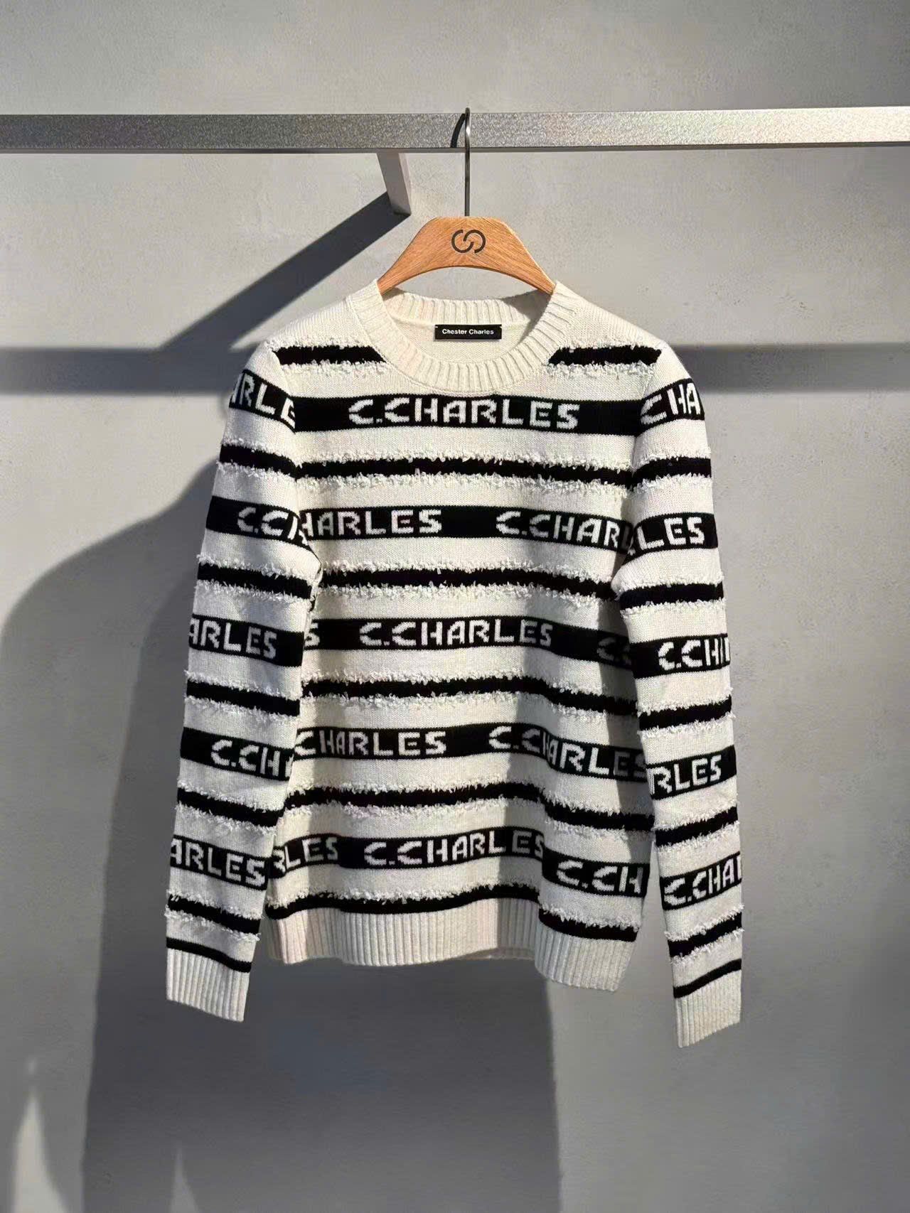  Áo trắng dài tay kẻ đen chữ trắng 