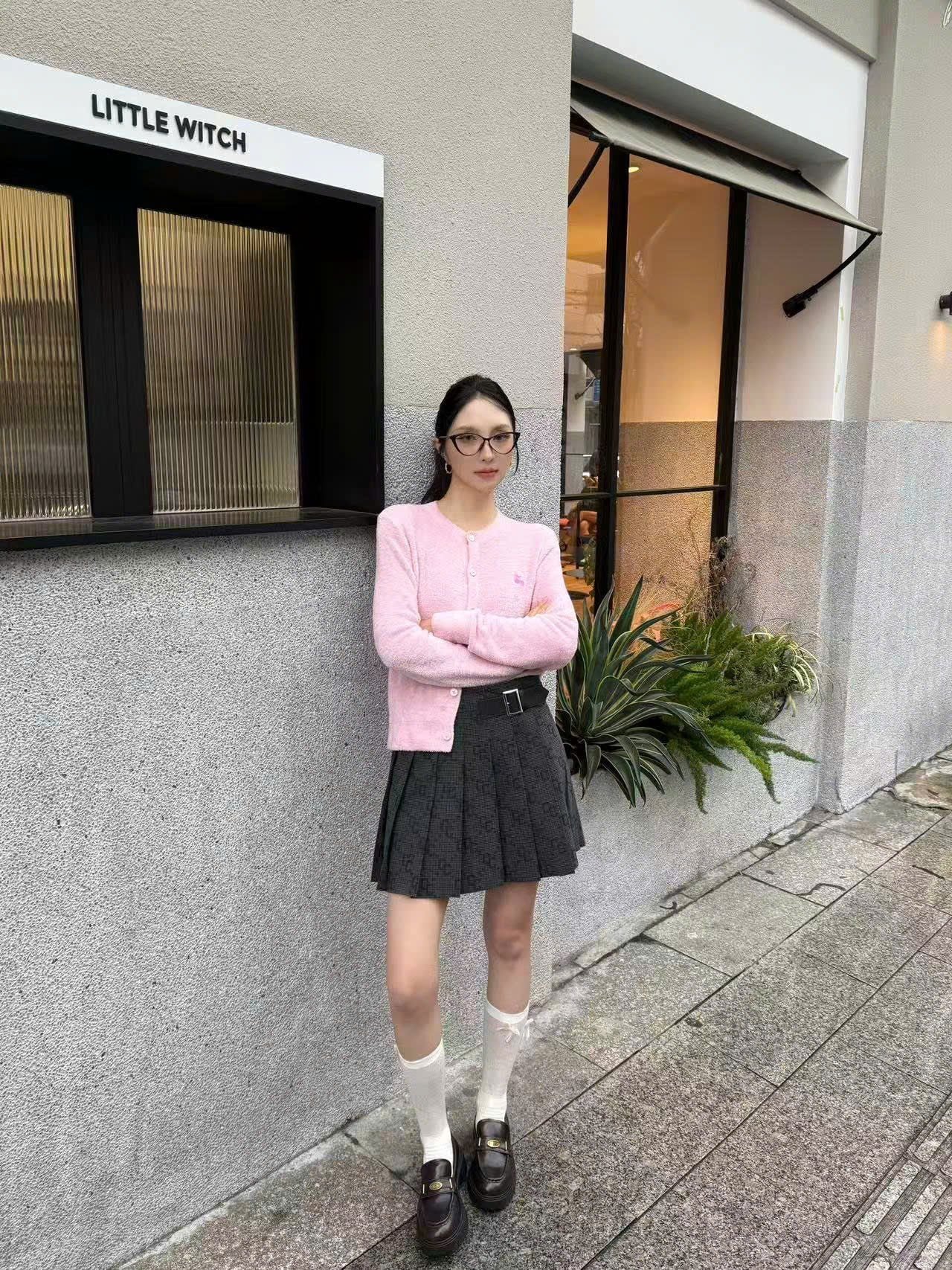  Áo CDG hồng dài tay gấu nhỏ 1 bên 