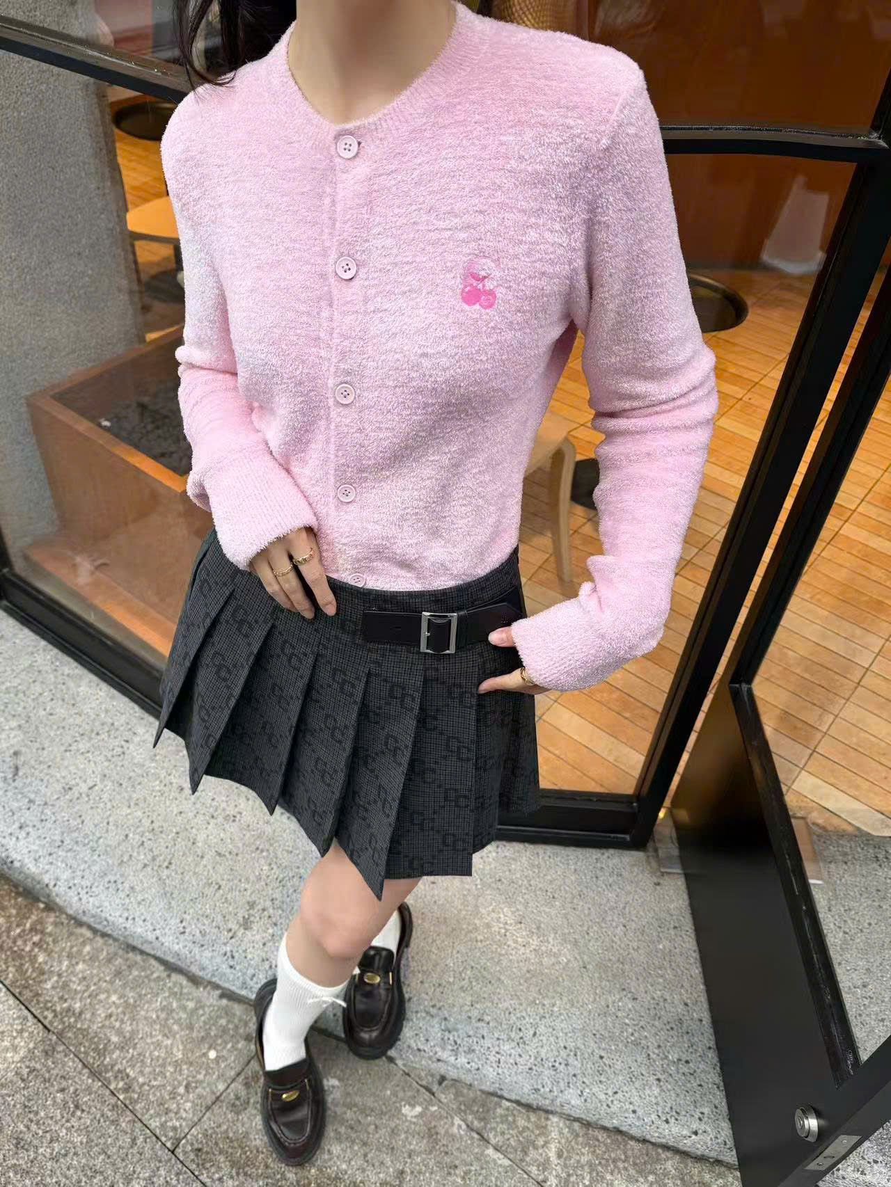  Áo CDG hồng dài tay gấu nhỏ 1 bên 