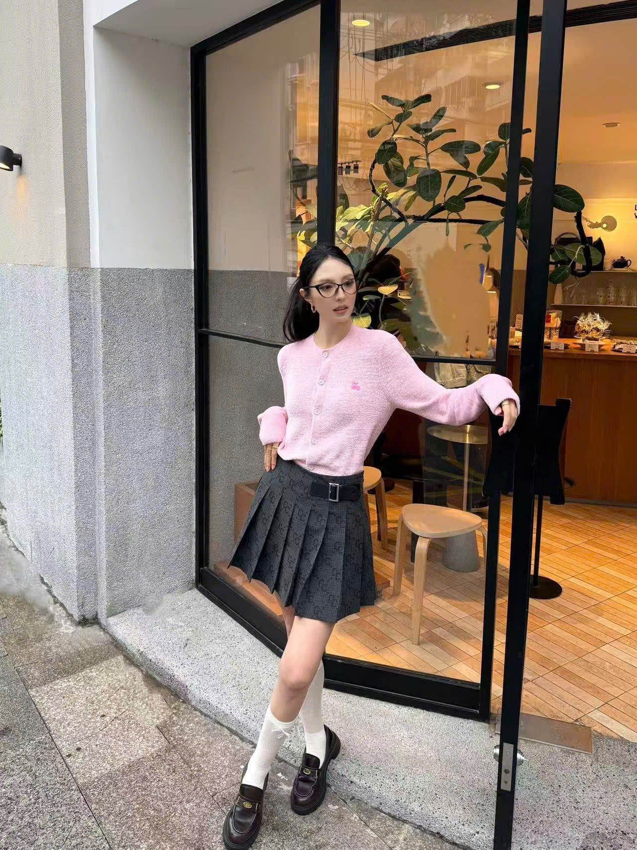  Áo CDG hồng dài tay gấu nhỏ 1 bên 