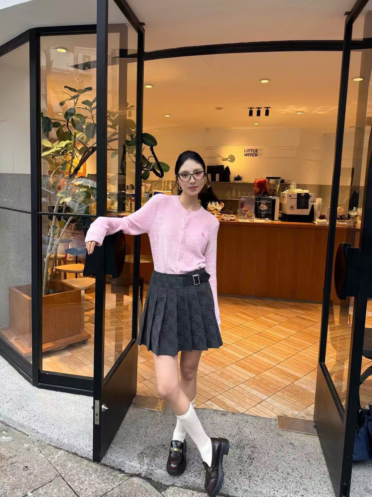  Áo CDG hồng dài tay gấu nhỏ 1 bên 