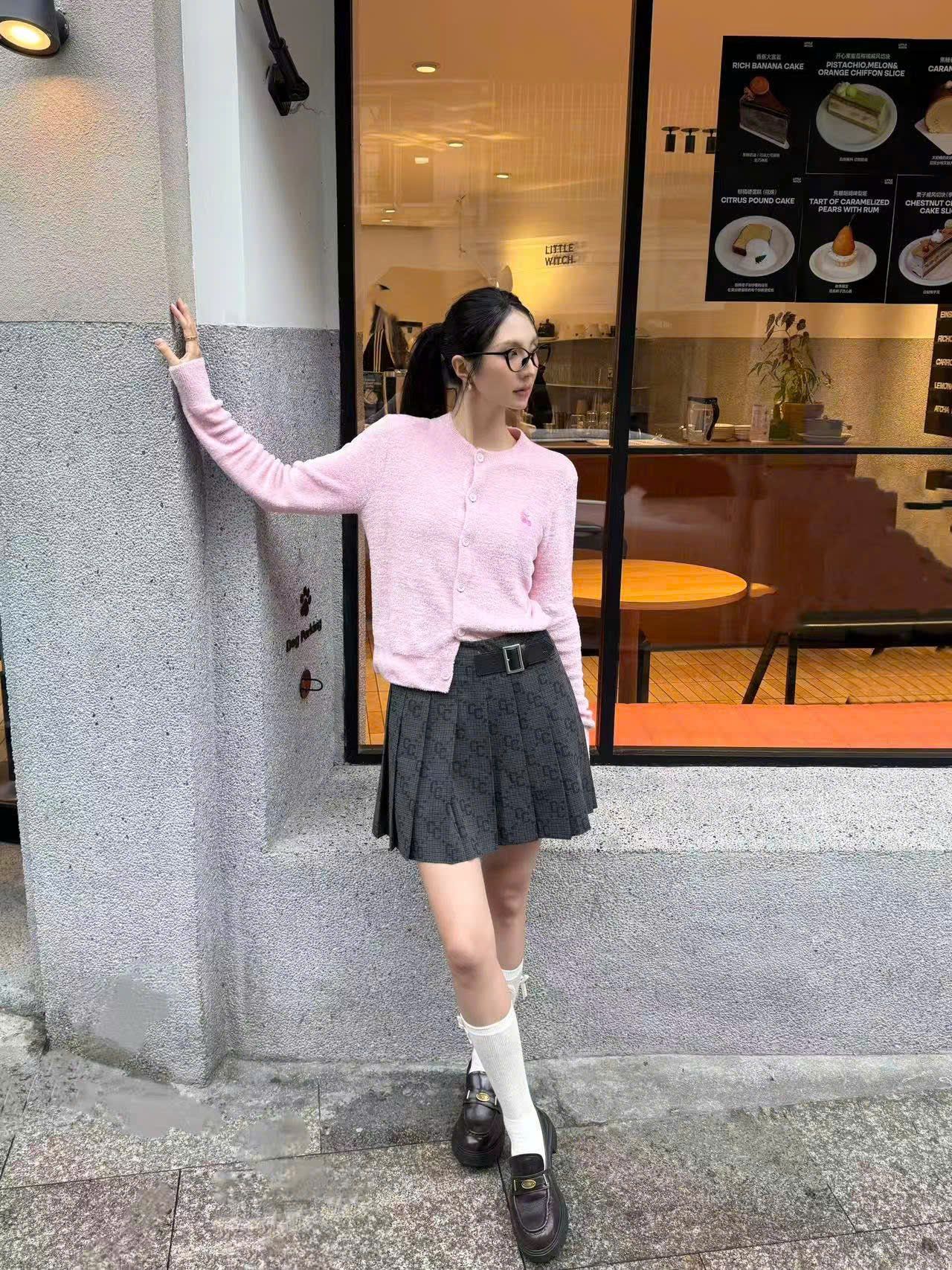  Áo CDG hồng dài tay gấu nhỏ 1 bên 