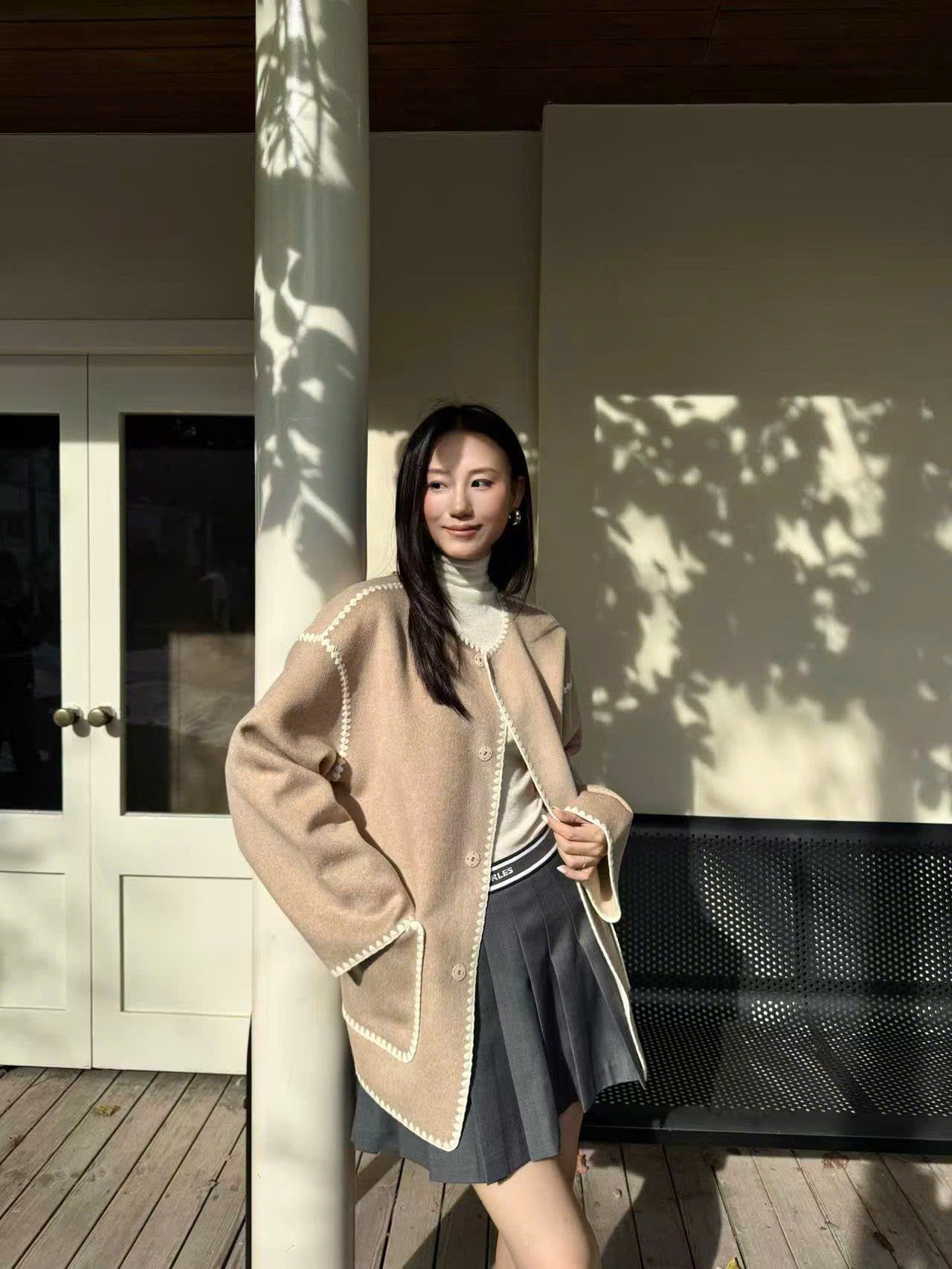  Áo khoác dạ ép màu NUDE viền trắng 