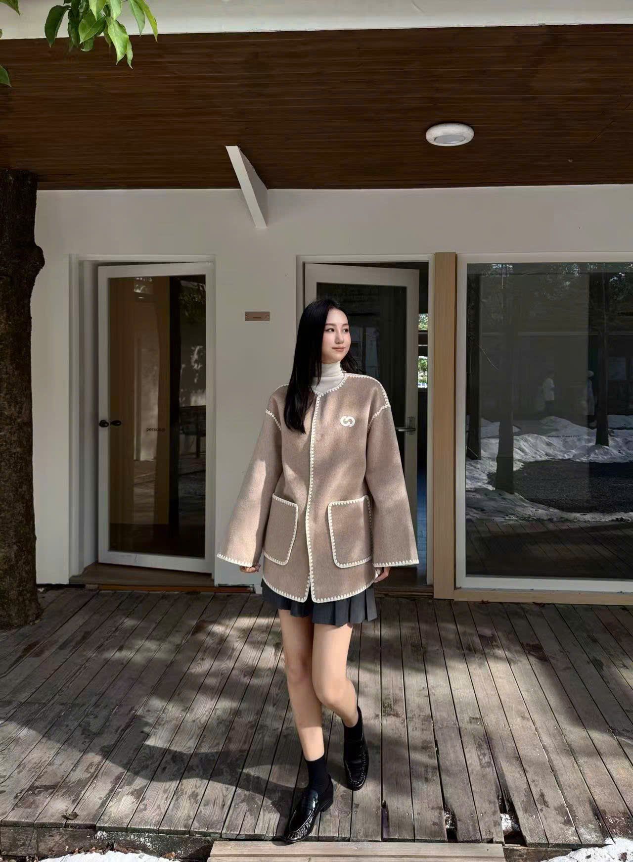  Áo khoác dạ ép màu NUDE viền trắng 